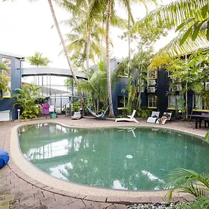 Mad Monkey Village Hostal